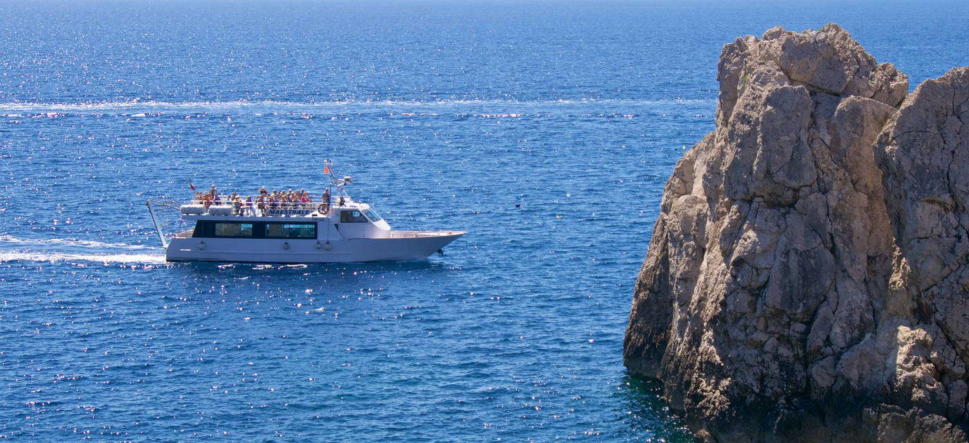 Rondvaart / Boottour rond Capri, vaar met een boot rond het eiland Capri!